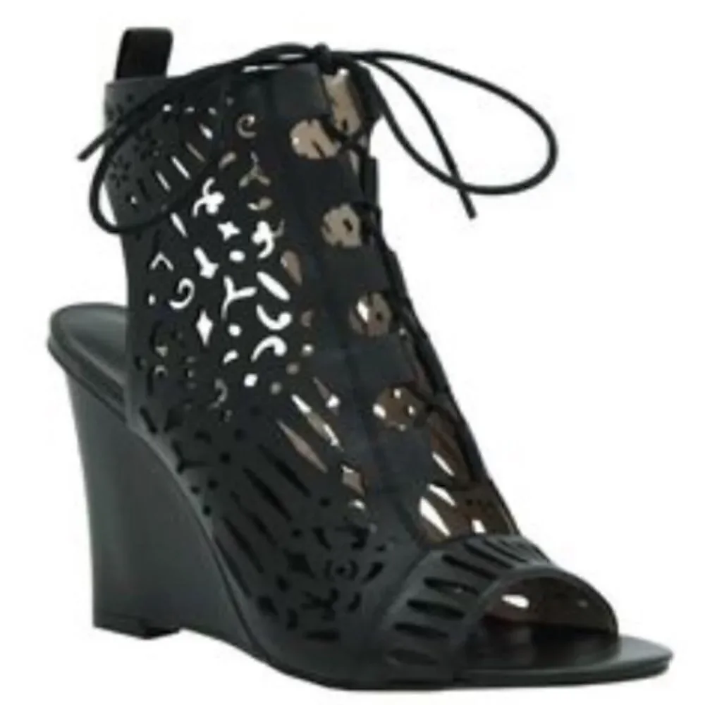 Artelier Nicole Miller Bradley Wedge Black…